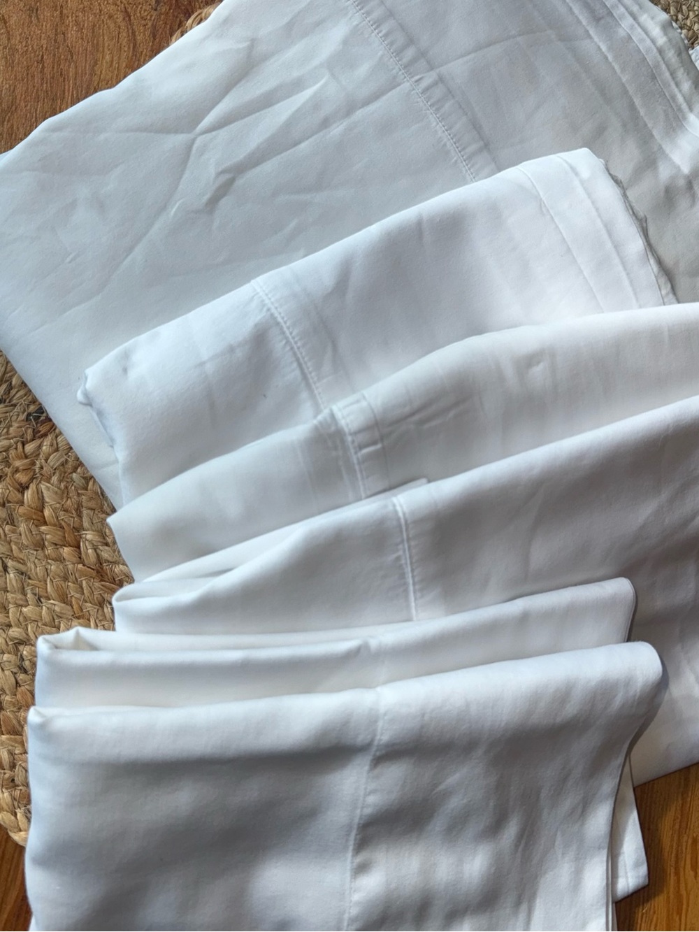 Boll & Branch King Signature Hemmed Flat sheet & 5 Pillow Cases white Supima